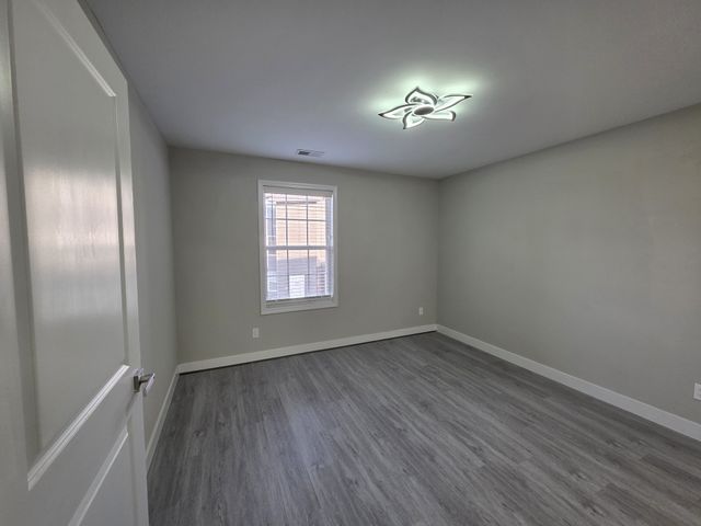 543 Peachers Mill Rd, Clarksville, TN 37042