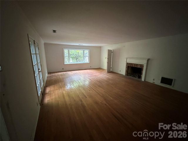 5 Lone Pine Road, Asheville, NC 28803