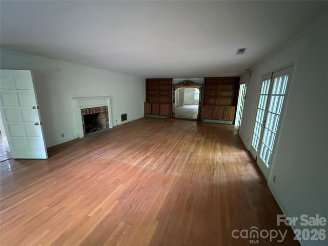 5 Lone Pine Road, Asheville, NC 28803