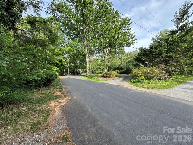 5 Lone Pine Road, Asheville, NC 28803