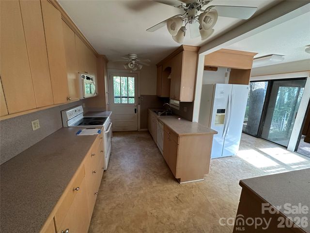 5 Lone Pine Road, Asheville, NC 28803