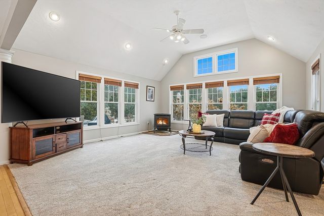 4 Donna Pass, Hopkinton, MA 01748