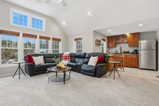 4 Donna Pass, Hopkinton, MA 01748