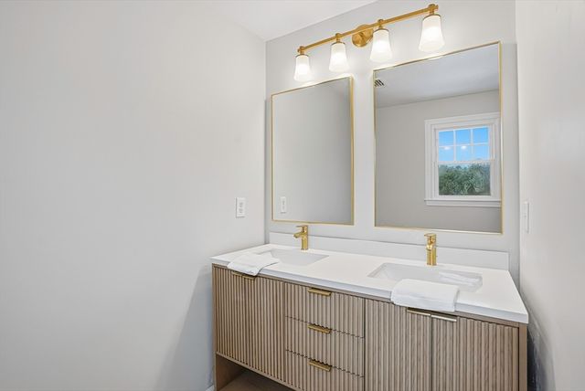 4 Donna Pass, Hopkinton, MA 01748