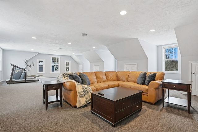 4 Donna Pass, Hopkinton, MA 01748