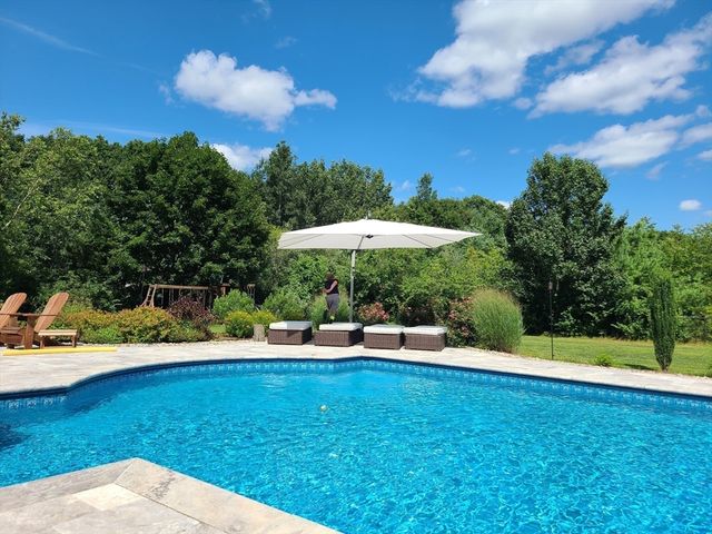 4 Donna Pass, Hopkinton, MA 01748