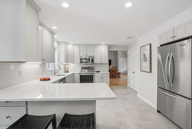 4 Donna Pass, Hopkinton, MA 01748