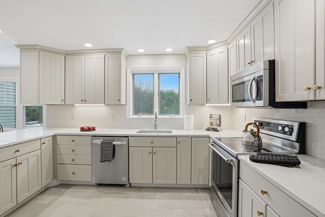 4 Donna Pass, Hopkinton, MA 01748