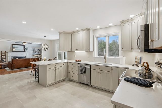 4 Donna Pass, Hopkinton, MA 01748