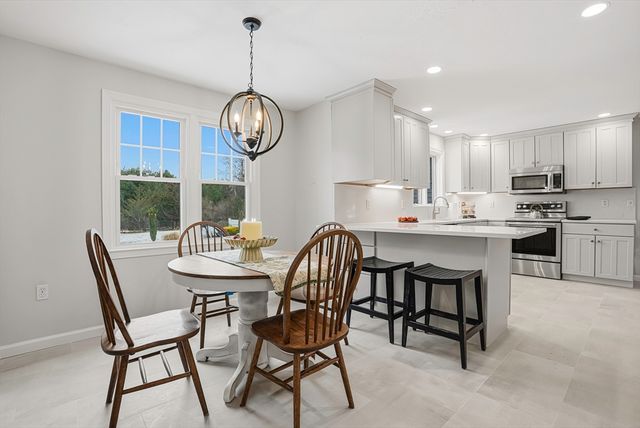 4 Donna Pass, Hopkinton, MA 01748