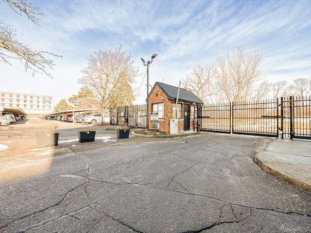 6533 East Jefferson 238, Detroit, MI 48207