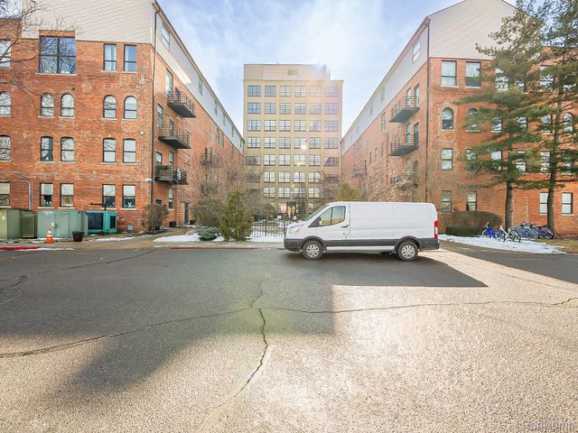 6533 East Jefferson 238, Detroit, MI 48207