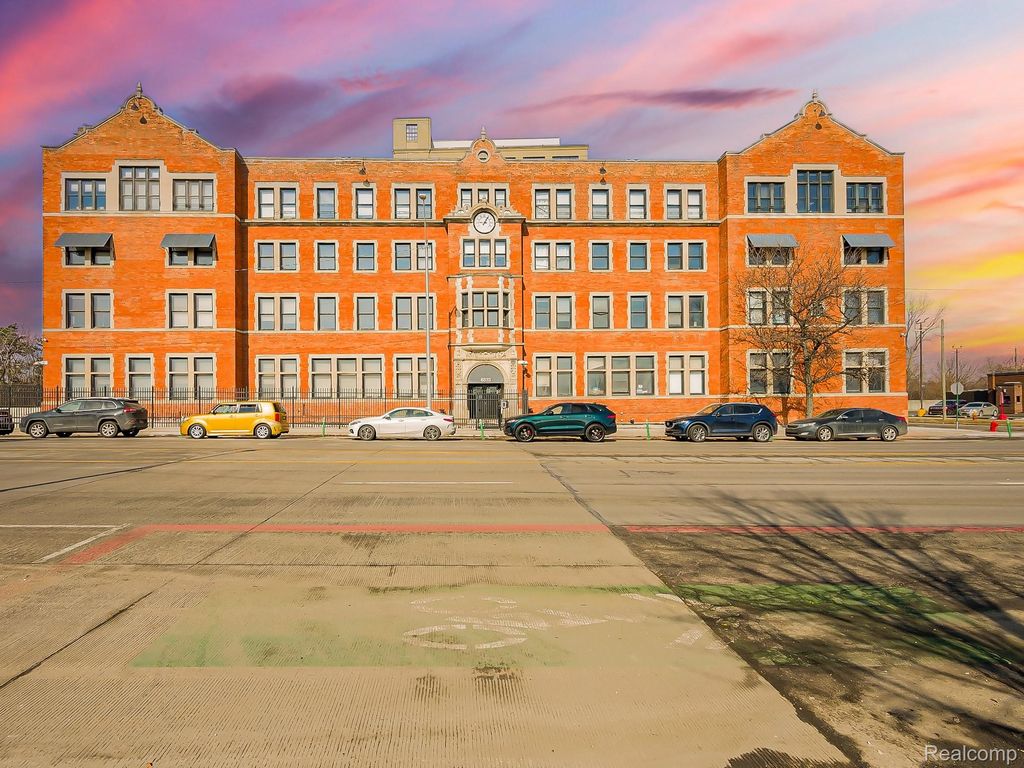 6533 East Jefferson 238, Detroit, MI 48207