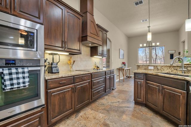 524 Jacobs, La Vernia, TX 78121