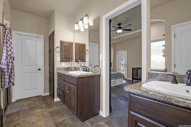 524 Jacobs, La Vernia, TX 78121