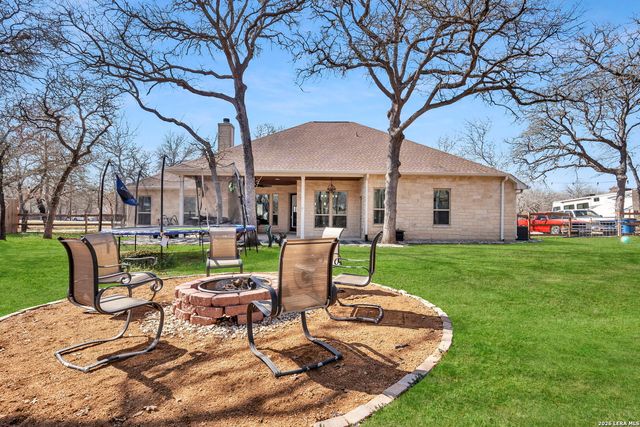 524 Jacobs, La Vernia, TX 78121