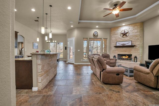 524 Jacobs, La Vernia, TX 78121