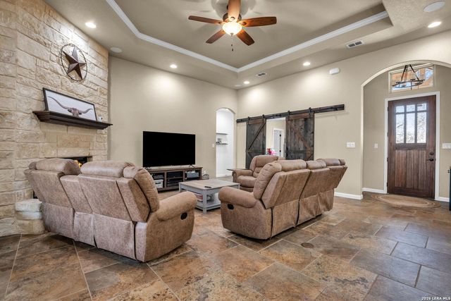 524 Jacobs, La Vernia, TX 78121