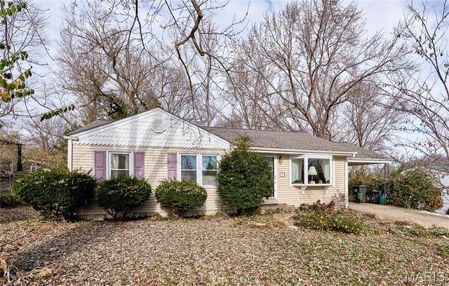 917 Hawthorn Avenue, St Charles, MO 63301