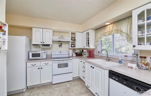 917 Hawthorn Avenue, St Charles, MO 63301