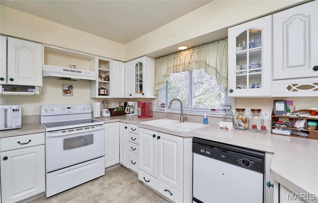 917 Hawthorn Avenue, St Charles, MO 63301