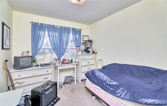 917 Hawthorn Avenue, St Charles, MO 63301