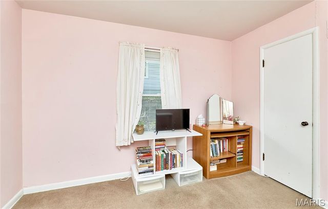 917 Hawthorn Avenue, St Charles, MO 63301