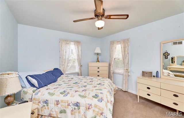 917 Hawthorn Avenue, St Charles, MO 63301