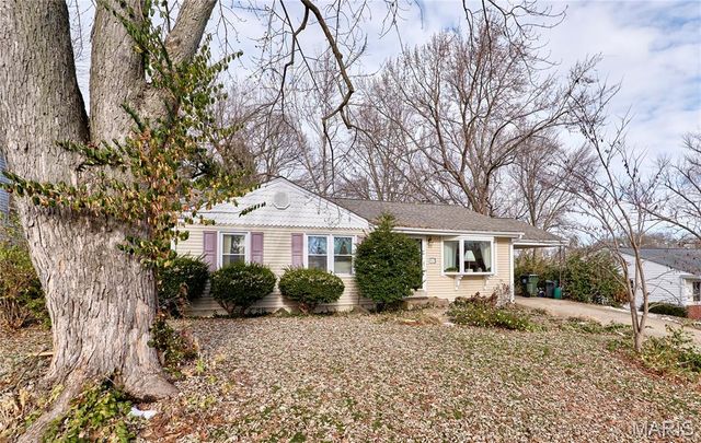 917 Hawthorn Avenue, St Charles, MO 63301