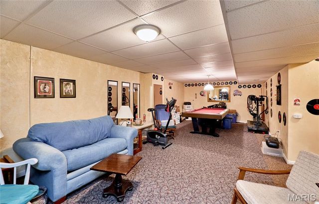 917 Hawthorn Avenue, St Charles, MO 63301