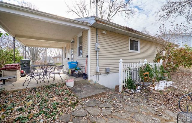 917 Hawthorn Avenue, St Charles, MO 63301