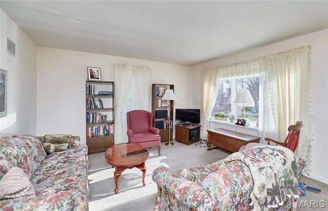 917 Hawthorn Avenue, St Charles, MO 63301