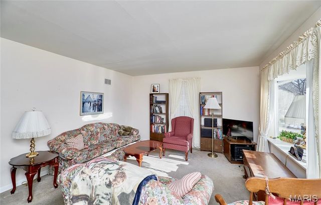 917 Hawthorn Avenue, St Charles, MO 63301