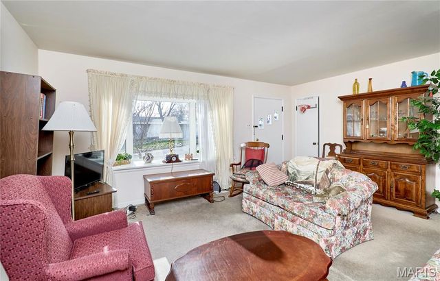 917 Hawthorn Avenue, St Charles, MO 63301