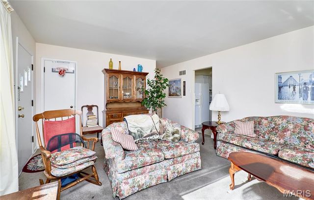 917 Hawthorn Avenue, St Charles, MO 63301