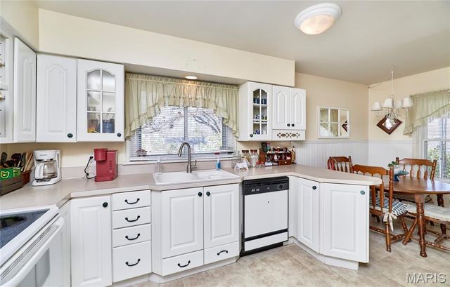 917 Hawthorn Avenue, St Charles, MO 63301