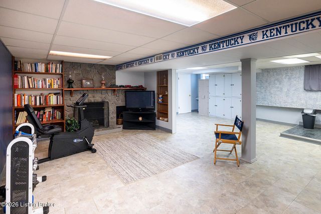 10220 Starlight Way, Louisville, KY 40272