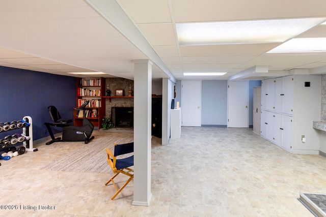 10220 Starlight Way, Louisville, KY 40272