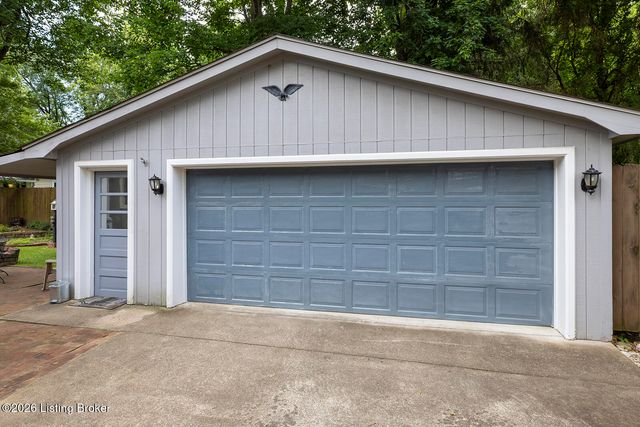 10220 Starlight Way, Louisville, KY 40272