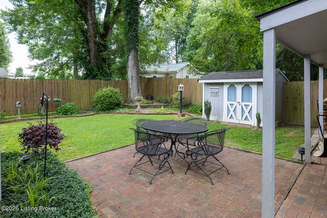 10220 Starlight Way, Louisville, KY 40272