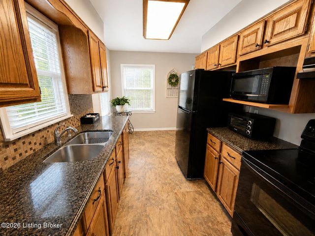 10220 Starlight Way, Louisville, KY 40272