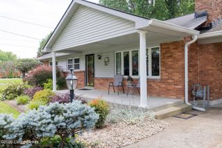 10220 Starlight Way, Louisville, KY 40272