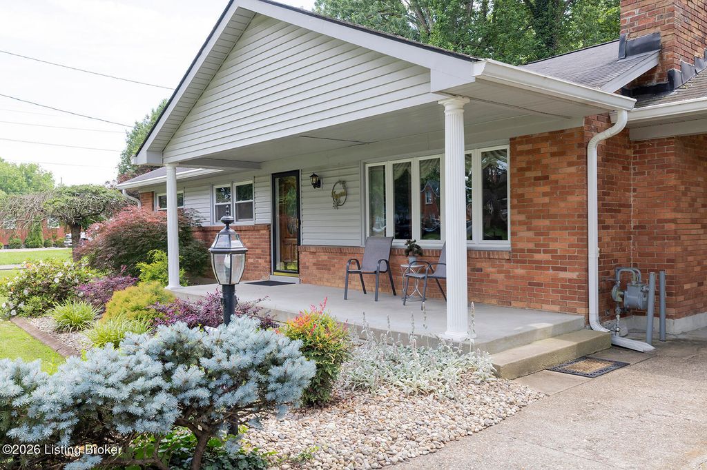10220 Starlight Way, Louisville, KY 40272