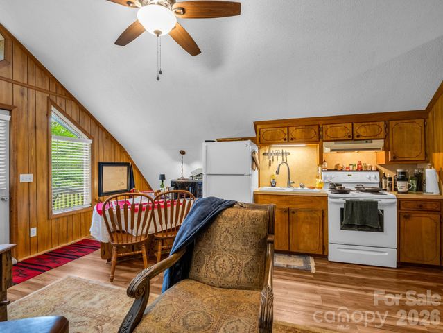 90 Mcentire Road, Tryon, NC 28782