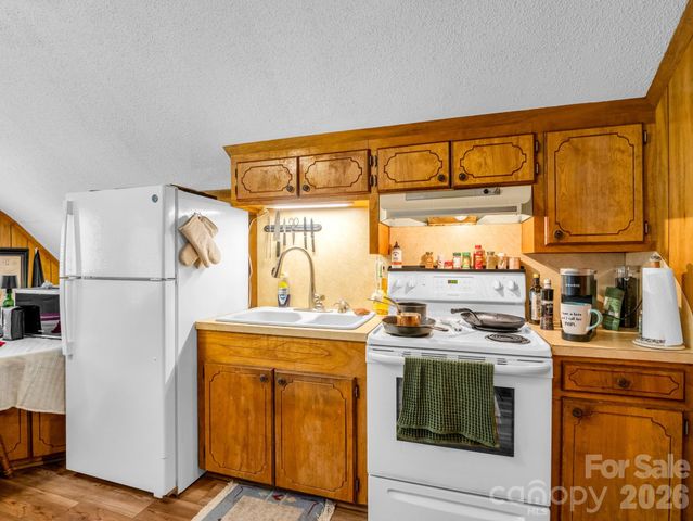 90 Mcentire Road, Tryon, NC 28782