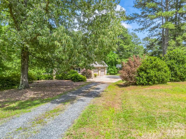 90 Mcentire Road, Tryon, NC 28782