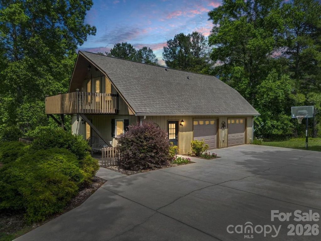 90 Mcentire Road, Tryon, NC 28782