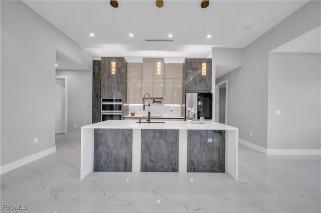 921 NW 8th TER, Cape Coral, FL 33993