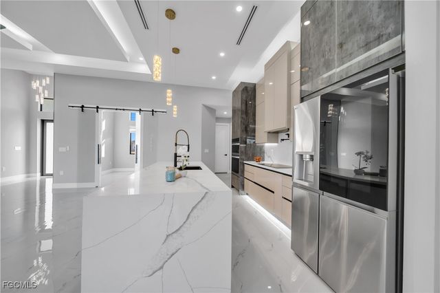 921 NW 8th TER, Cape Coral, FL 33993