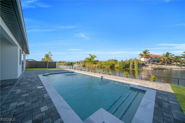 921 NW 8th TER, Cape Coral, FL 33993